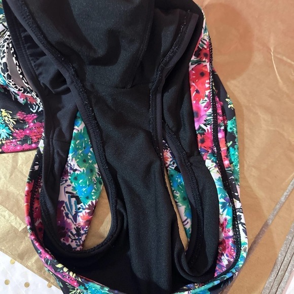 KENNETH Cole reaction bikini - Picture 6 of 6